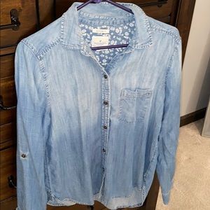 American Eagle boyfriend fit chambray shirt